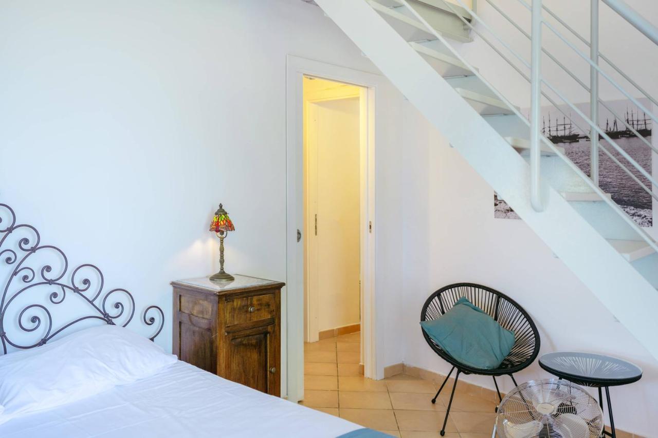 Palazzo Attila - Gioia Apartments Procida Exterior photo